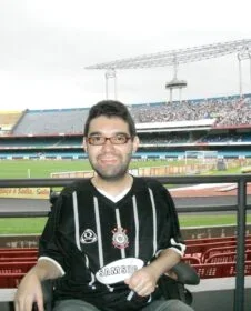 Portrait photo of Pedro.