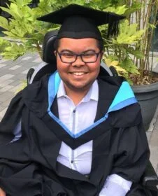 Portrait photo of Benjamin in a graduation cap.